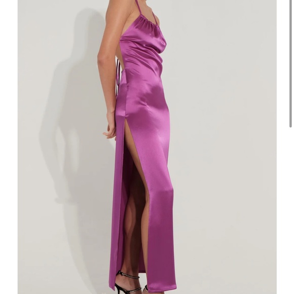 Silky maxi dress high slit in a beautiful magenta color - Picture 3 of 3